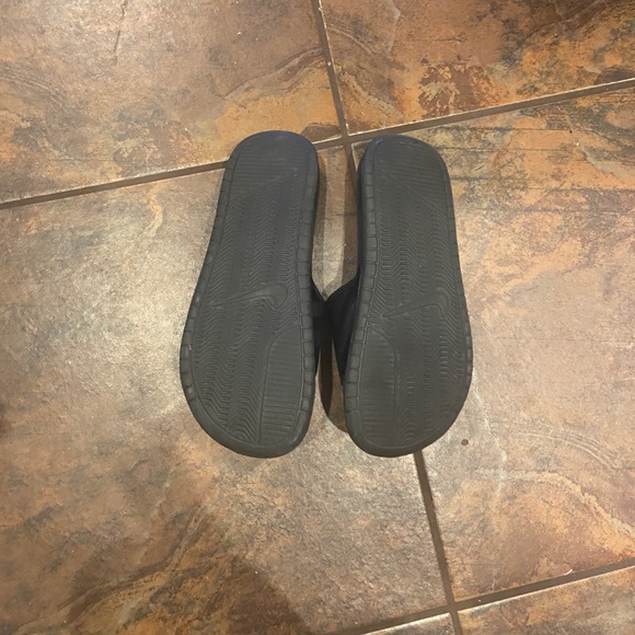 Nike Benassi Slides - Picture 4 of 4